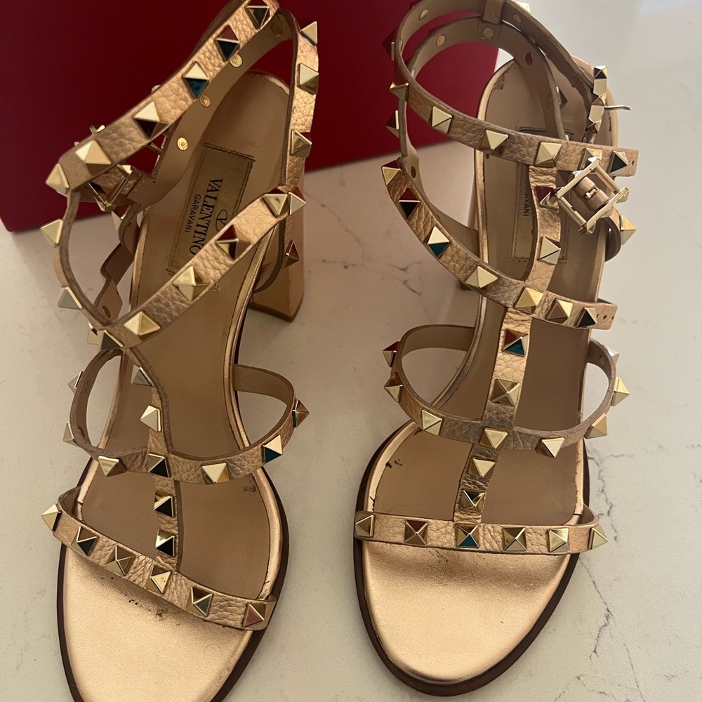 Valentino garavani sandal size 38.5 copper color